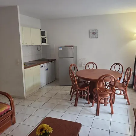 Apartment Air-conditioned With Pool Near The Cove